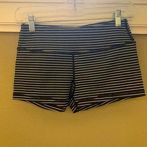 Savage Barbell Booty Shorts Size Small